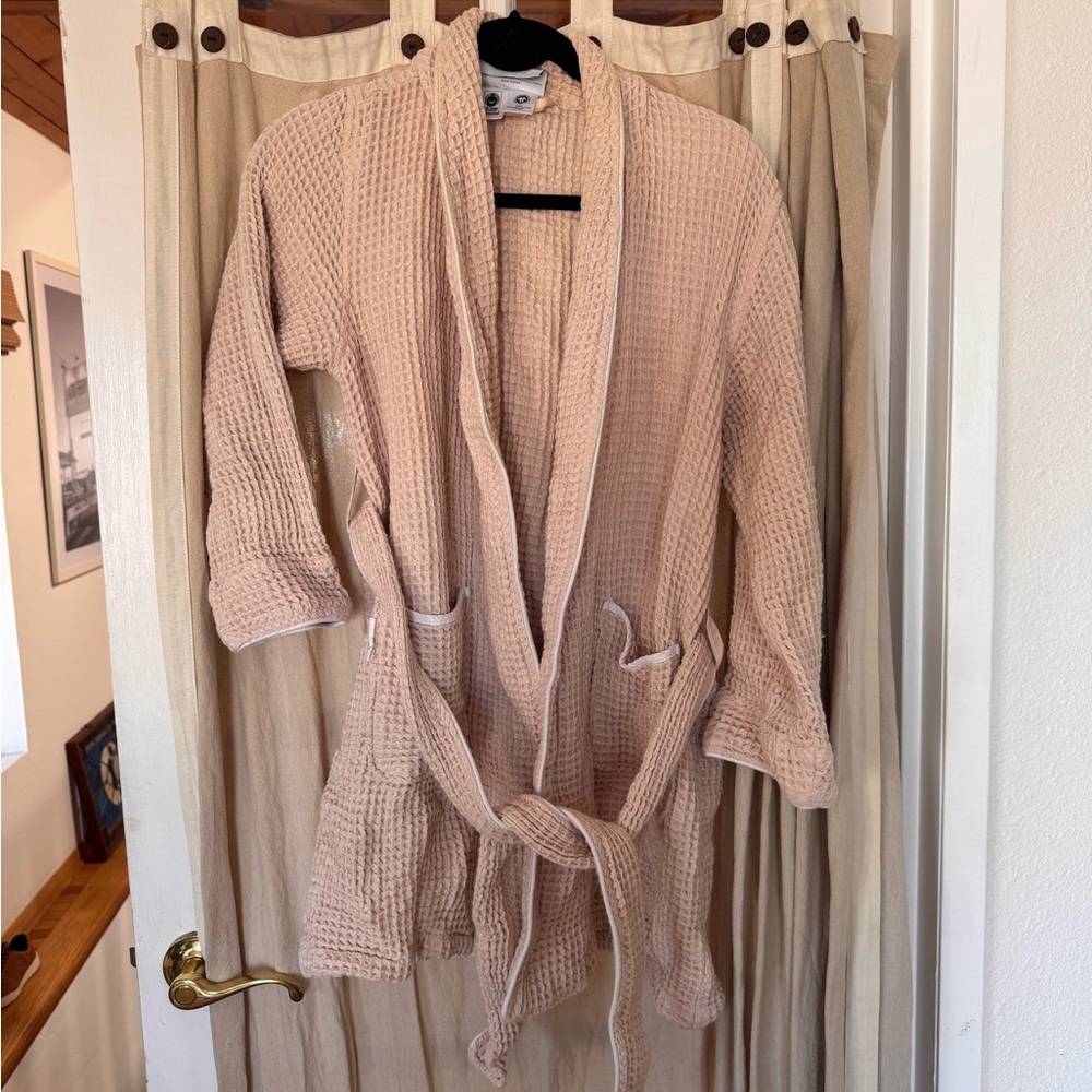 Boll & Branch Women's Pink Waffle Knit Robe - Picture 3 of 8